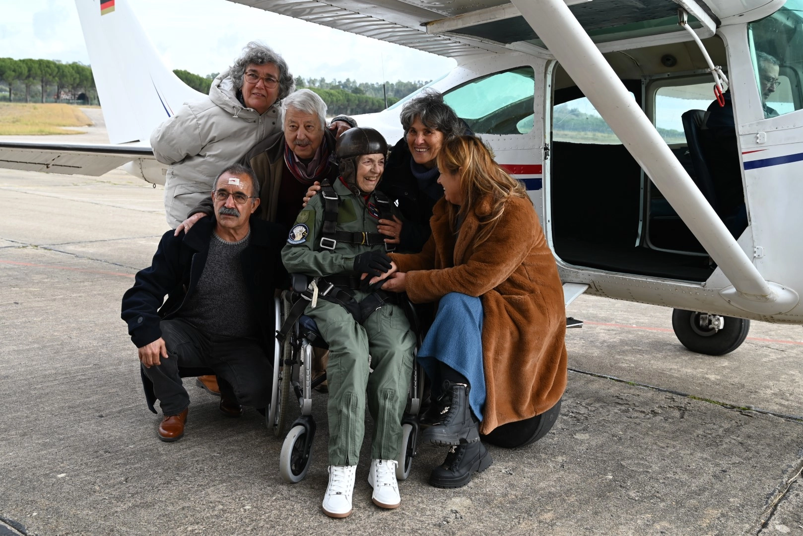 epara clube boinas verdes salto de tandem da isabel rilvas para comemorar os 90 anos 04jan25 132 jpg